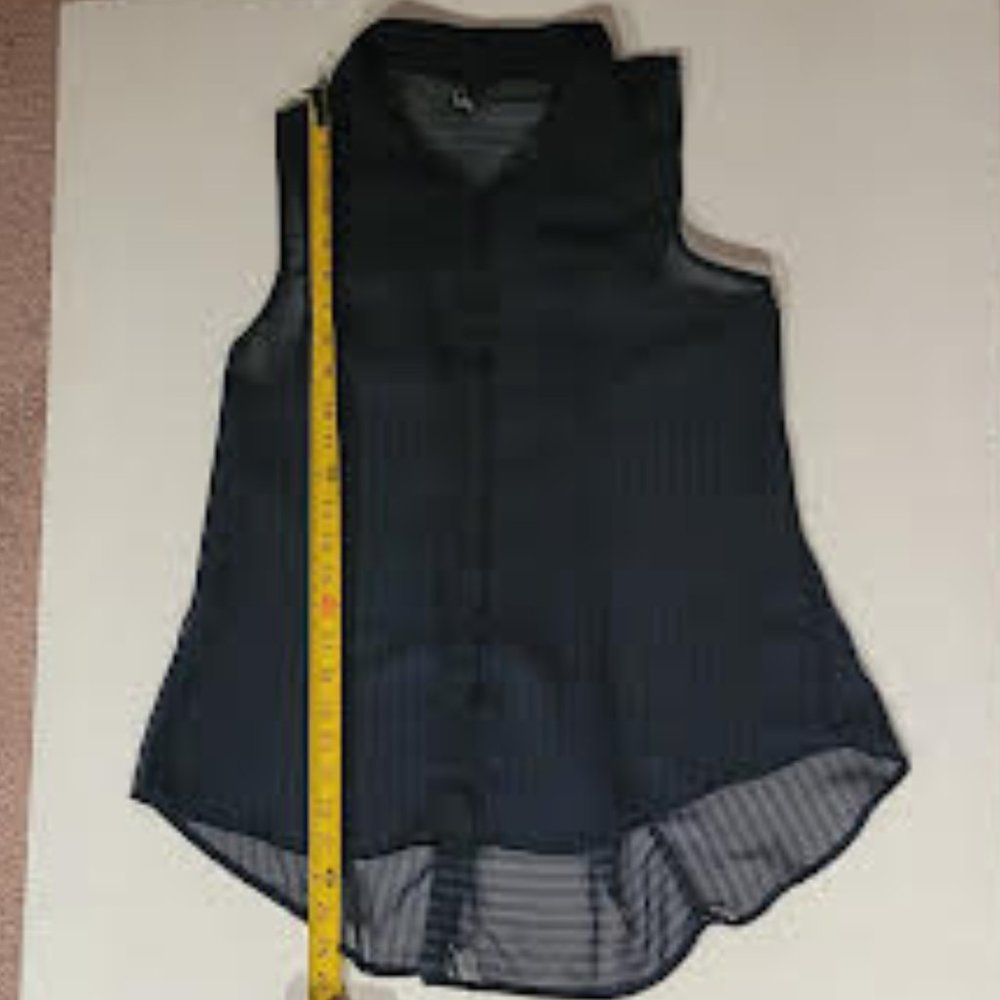 Forever 21 semi-sheer button up collar sleeveless  high-low curved hem - Small - Picture 5 of 7